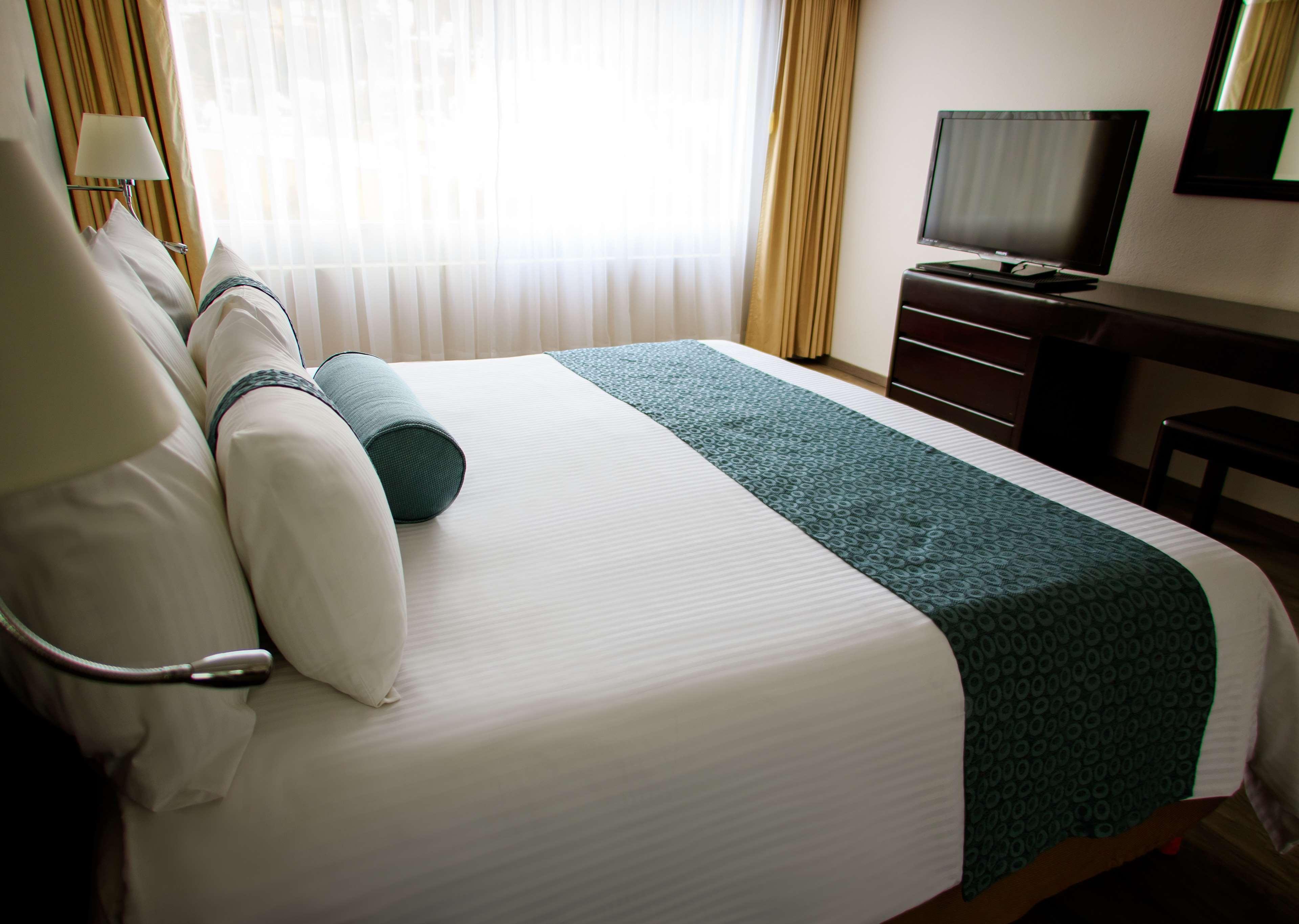 Grand Cantalagua Hotel Morelia, BW Signature Collection Esterno foto A bed runner