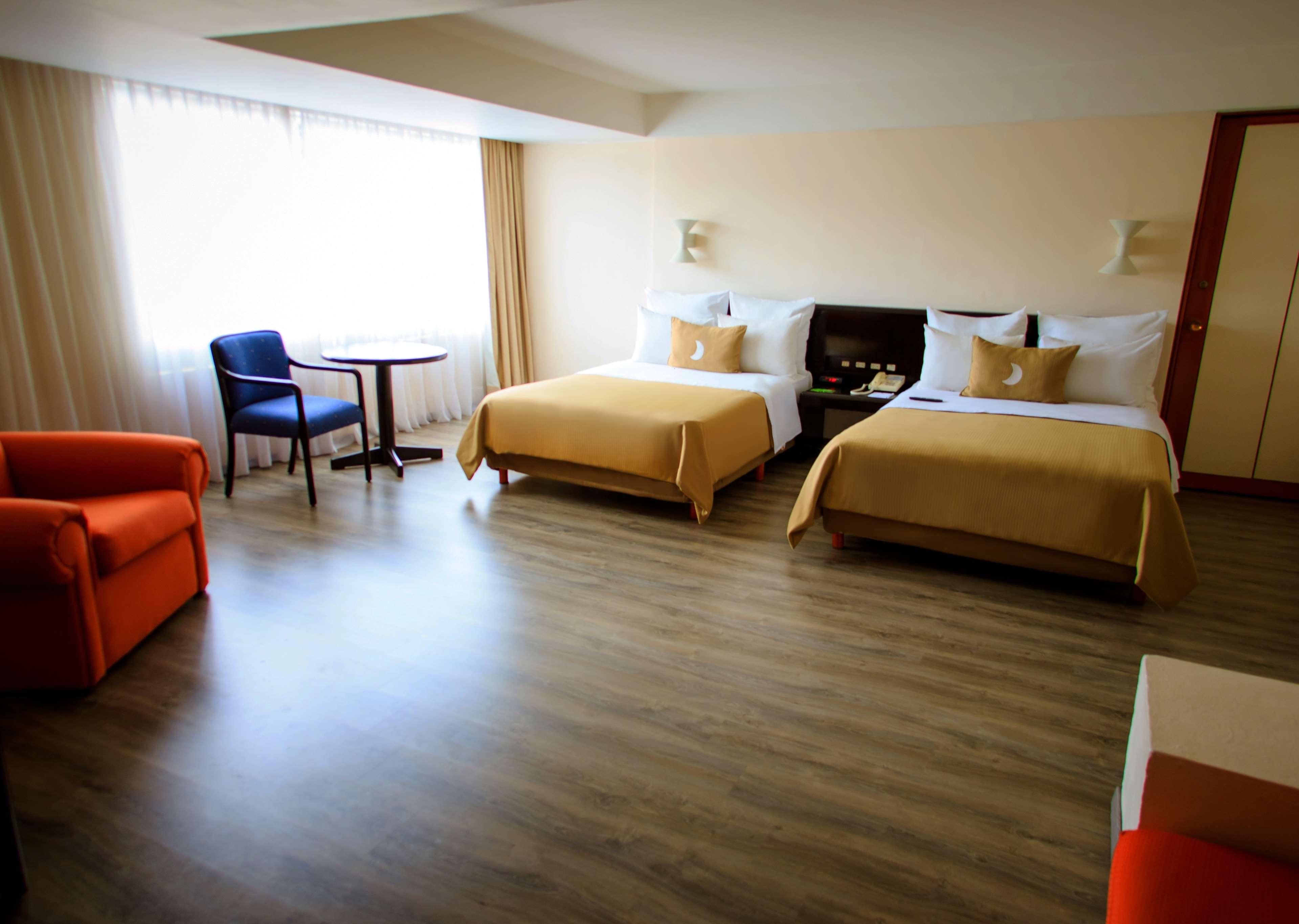 Grand Cantalagua Hotel Morelia, BW Signature Collection Esterno foto A room at the hotel