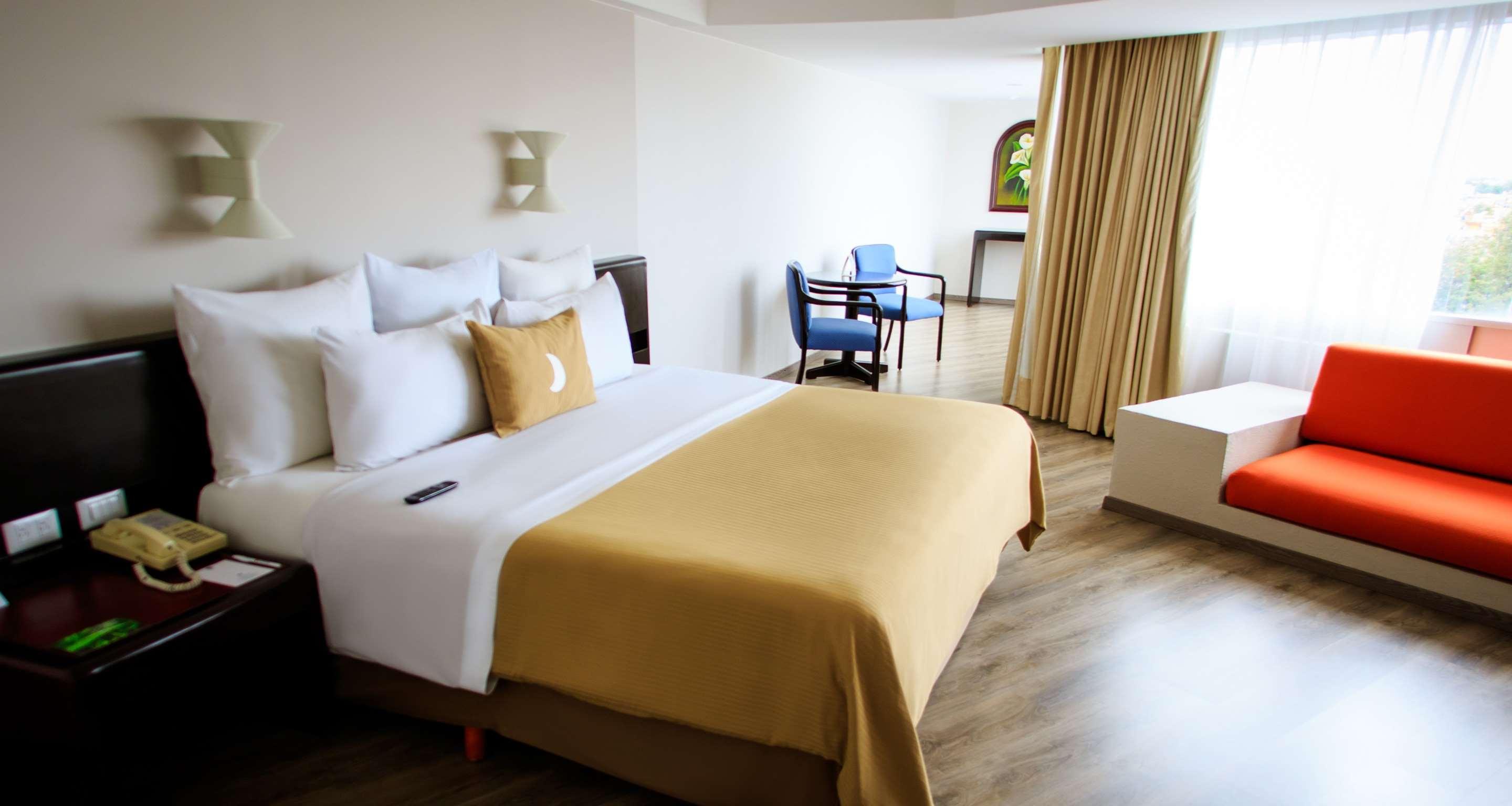 Grand Cantalagua Hotel Morelia, BW Signature Collection Esterno foto A room at the hotel