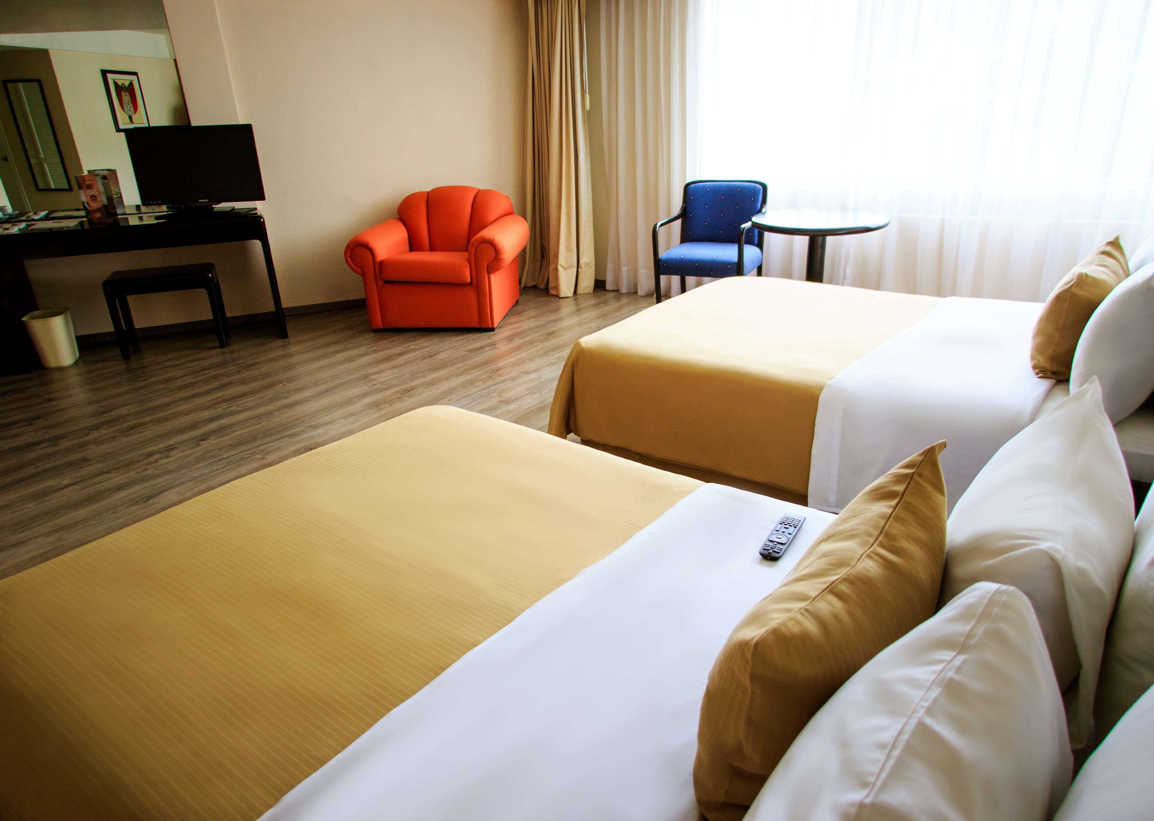 Grand Cantalagua Hotel Morelia, BW Signature Collection Esterno foto A room at the hotel