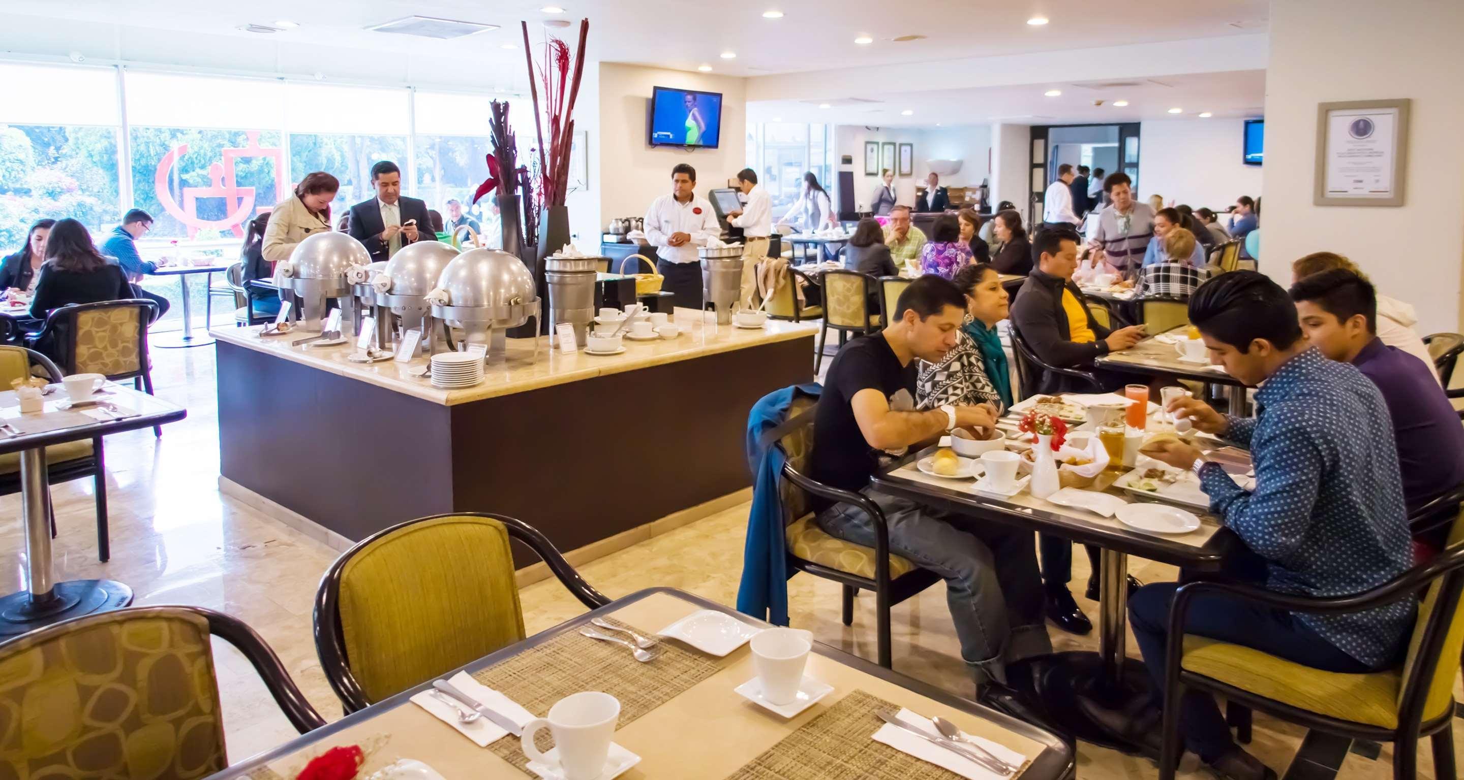Grand Cantalagua Hotel Morelia, BW Signature Collection Esterno foto The lounge at KLIA