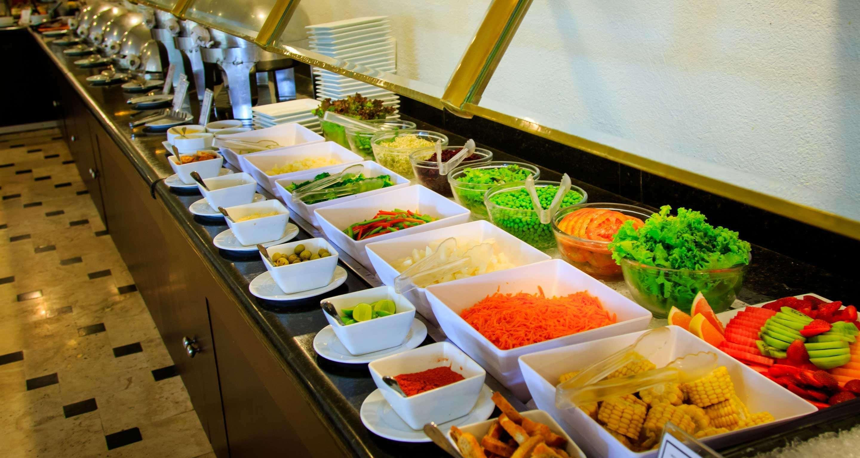 Grand Cantalagua Hotel Morelia, BW Signature Collection Esterno foto A salad bar