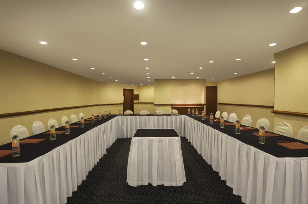 Grand Cantalagua Hotel Morelia, BW Signature Collection Affari foto U-shaped table layout